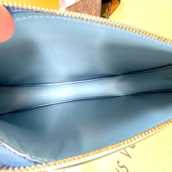 ❌SOLD❌ 💎✨AUTHENTIC✨💎 LOUIS VUITTON
Vernis Lexington Monogram Pochette Handbag - Picture 9 of 12